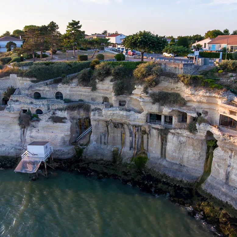 Regulus Caves