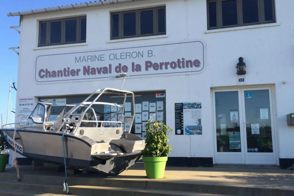 Chantier Naval et Port à sec de la Perrotine