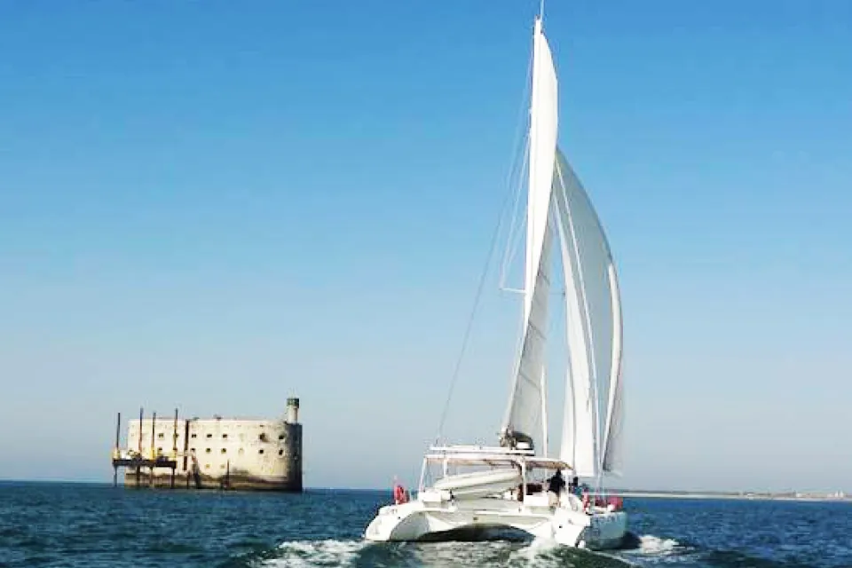 Ile ou Aile Catamaran