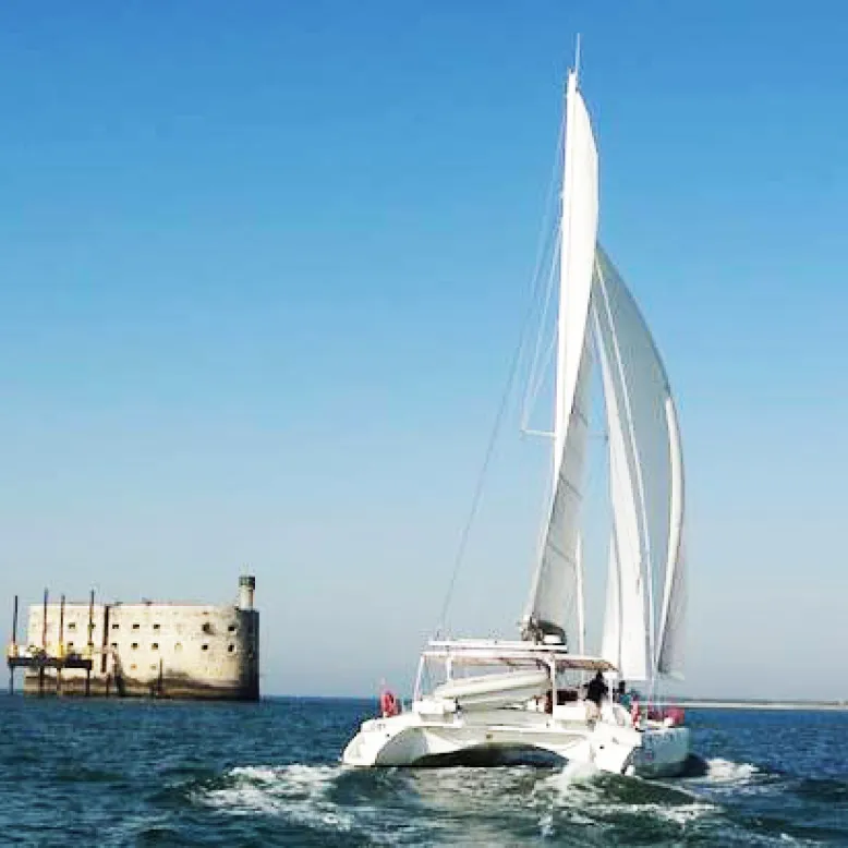 Ile ou Aile Catamaran