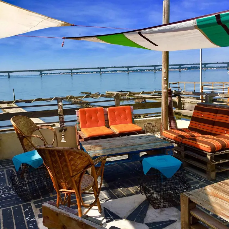 Le Mollin Oyster Bar by the Oyster of the Point
