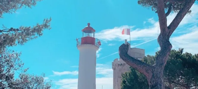 Phare du quai du Gabut