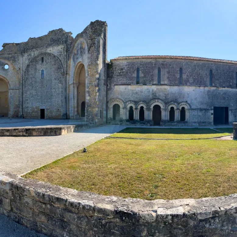 Abbaye de Trizay