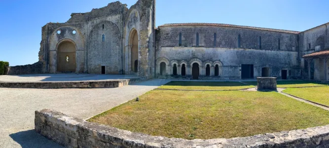 Abbaye de Trizay