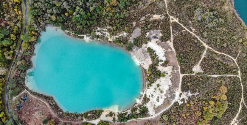 The unusual walk of the Blue Lakes of Touvérac