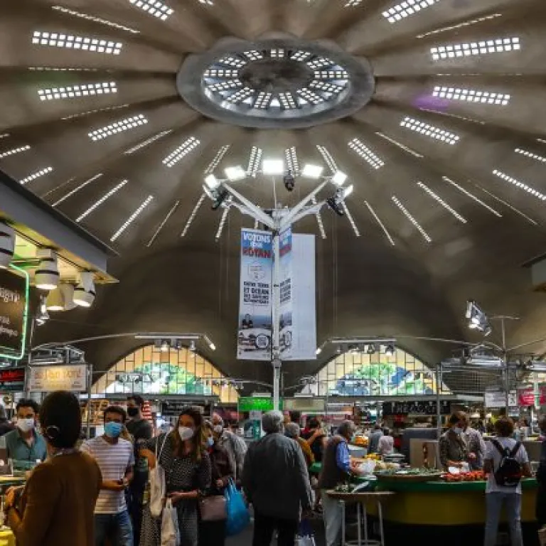 Royan Central Market, the kingdom of joviality