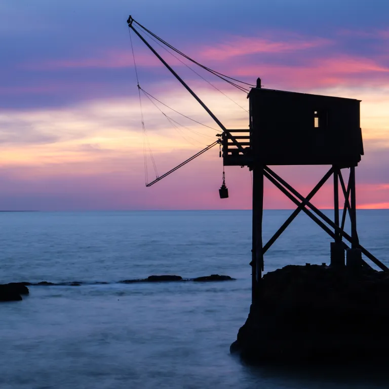 The Gironde estuary, a getaway between land, r ...