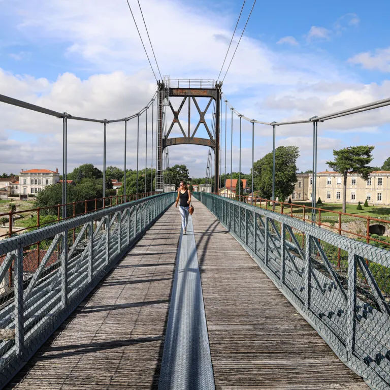 Discovery of Tonnay-Charente and its Suspensio ...