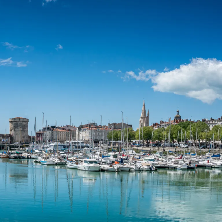 Rent a boat in La Rochelle, for cabotage along ...