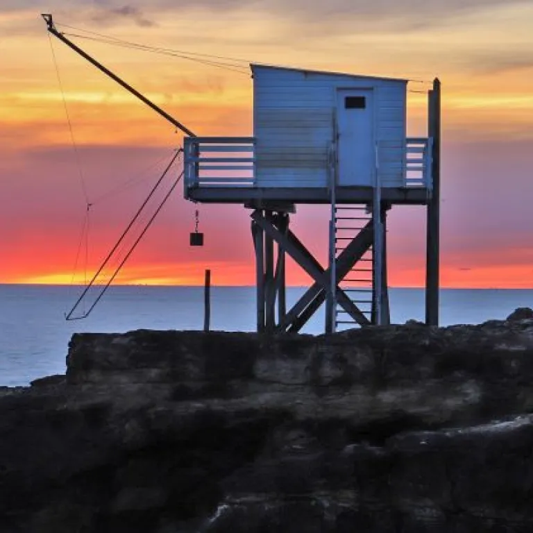 Top 5 spots to admire the fishing huts of Char ...