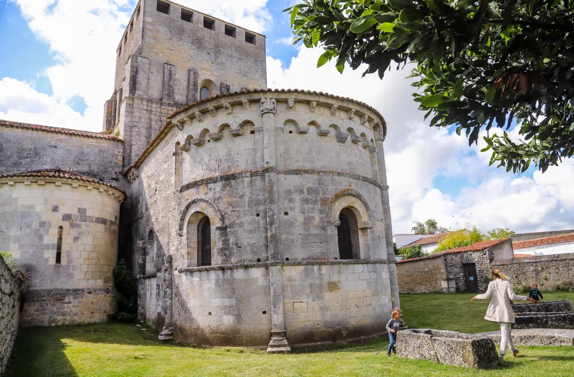 L’église romane Saint-Pierre