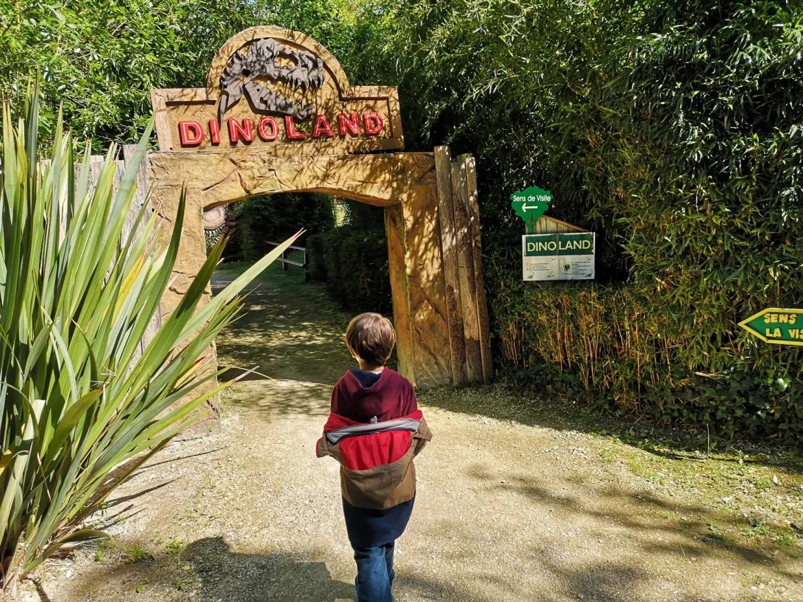 Entrance to the dinosaur park