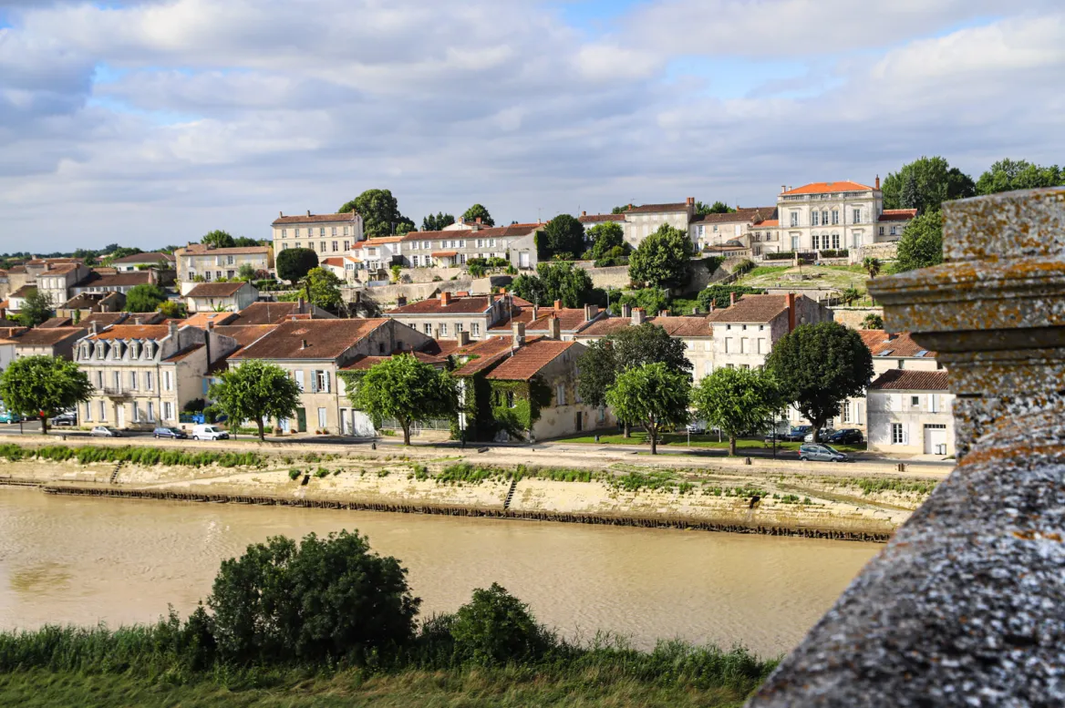 quays of Tonnay-Charente