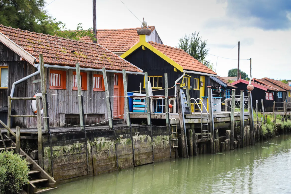 The Seudre estuary and its small oyster ports