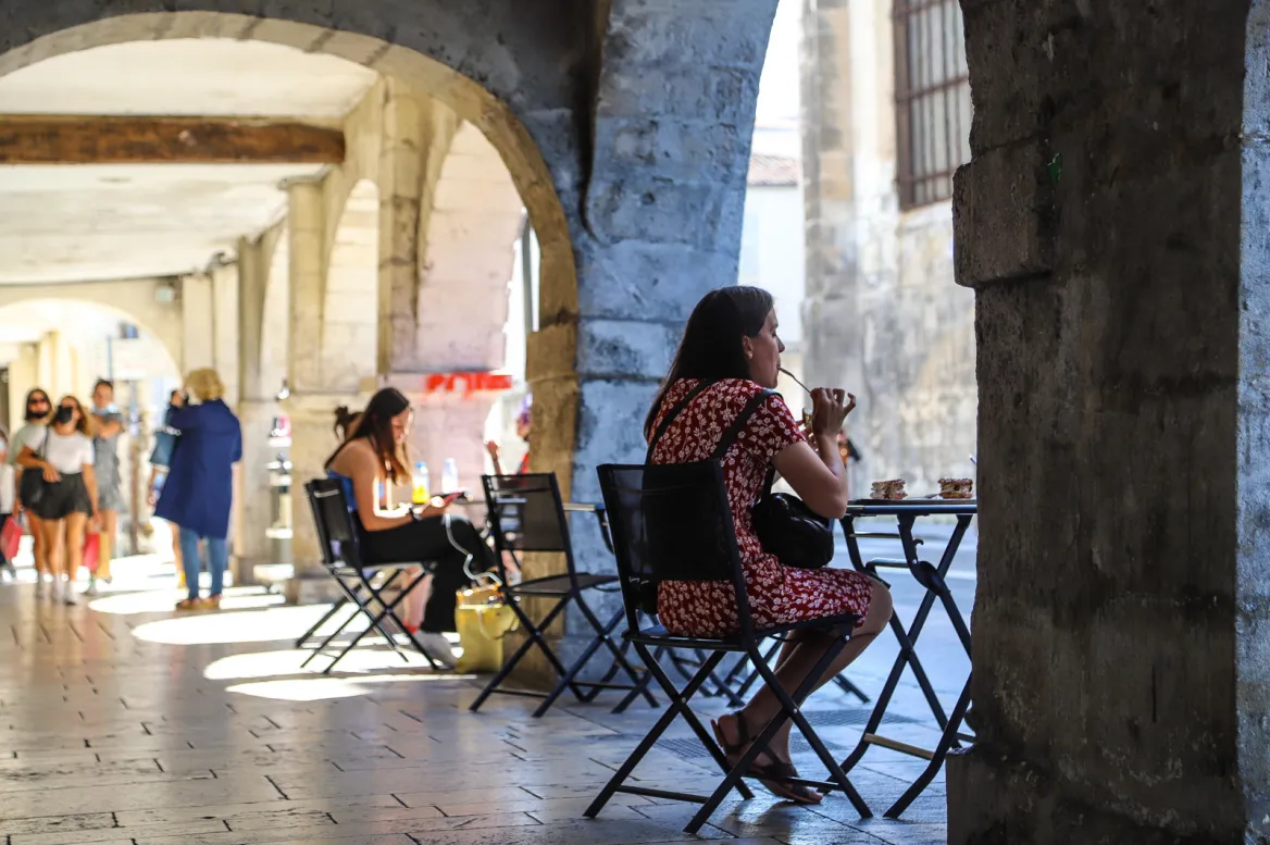 La Rochelle on Foot Lesley Williamson