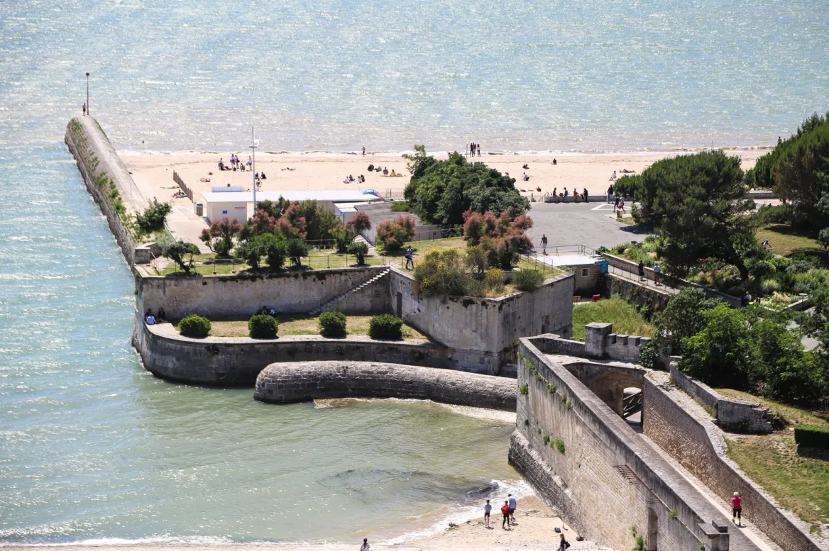 La Rochelle on Foot - Lesley Williamson