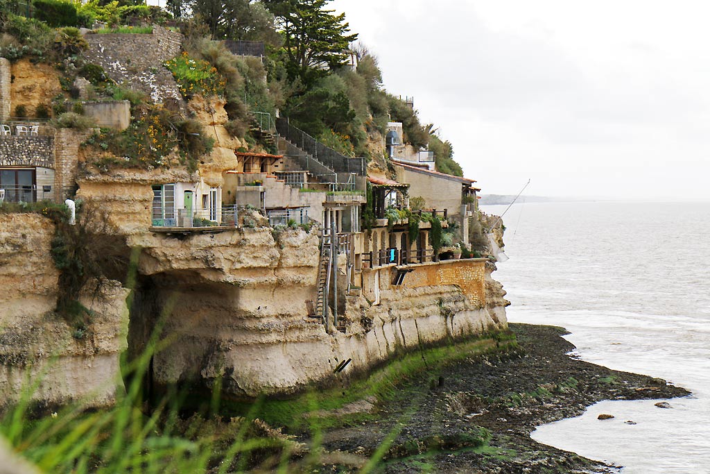 There are still people who live on the cliff